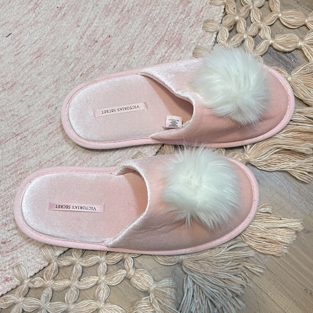 Victoria’s Secret Size Large/9 Pink Slippers